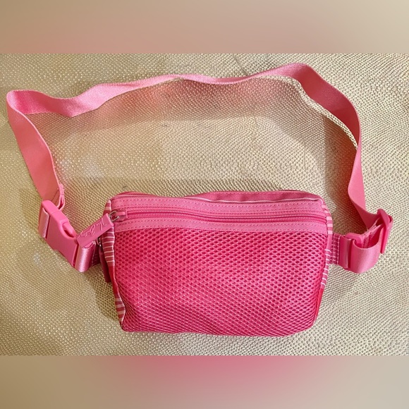 Vera Bradley Handbags - Vera Bradley Fanny Pack Bag